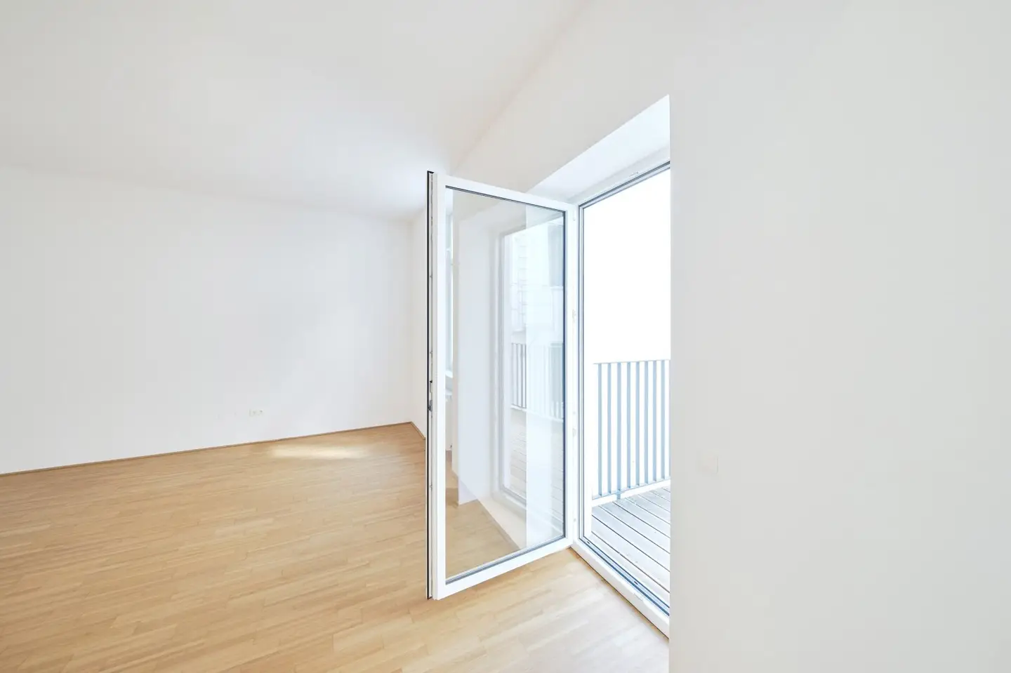 Ruhelage, Balkon und getrennt begehbaren Zimmern!