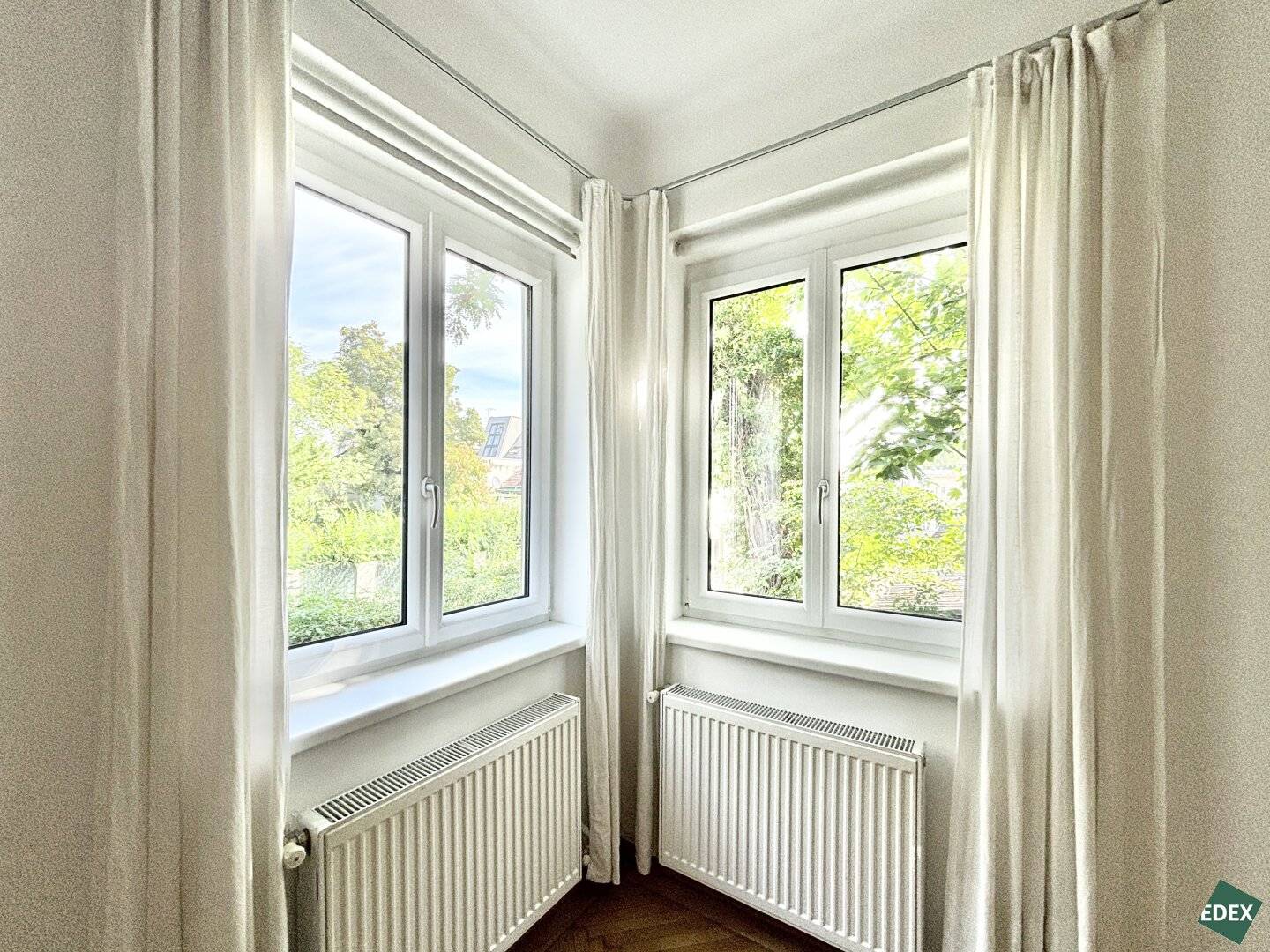 Perfect single apartment with separate kitchen in a green setting in Hietzing