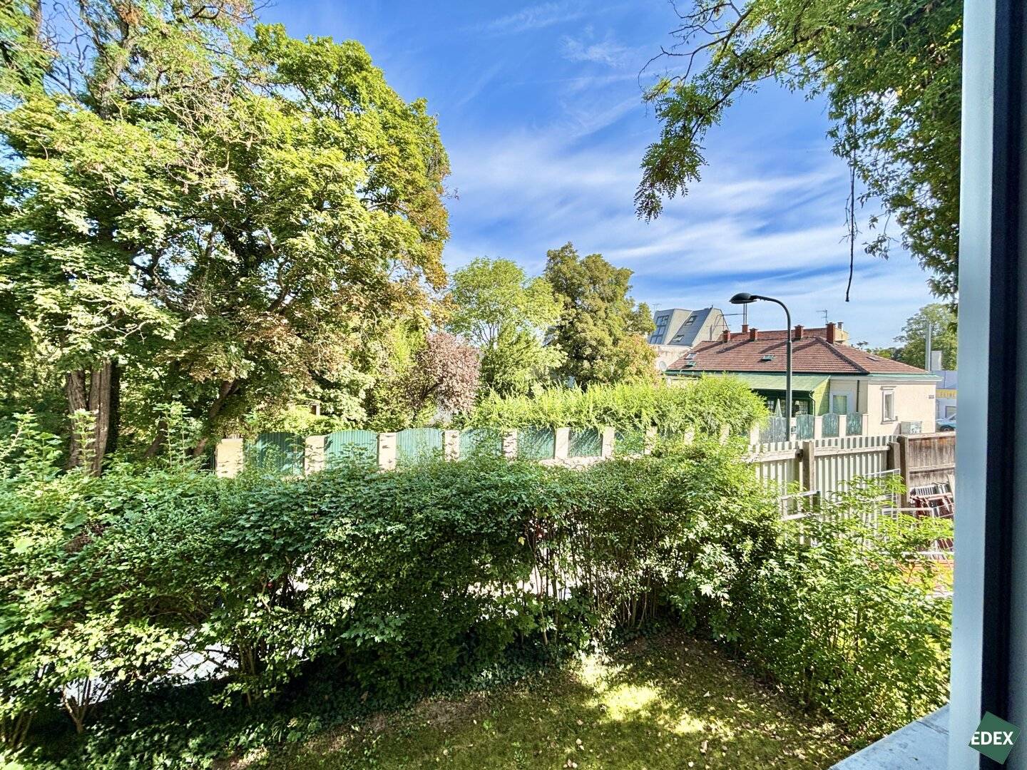 Perfect single apartment with separate kitchen in a green setting in Hietzing