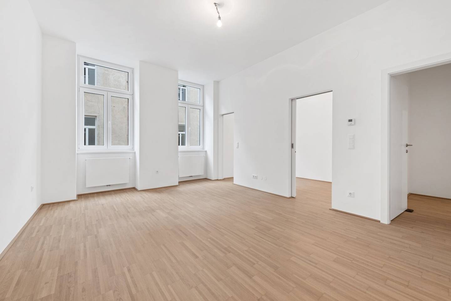 Charming Altbau jewel in a quiet courtyard location near Kutschkermarkt