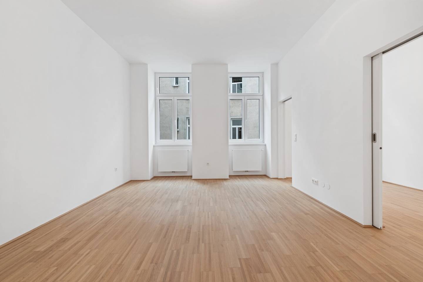 Charming Altbau jewel in a quiet courtyard location near Kutschkermarkt