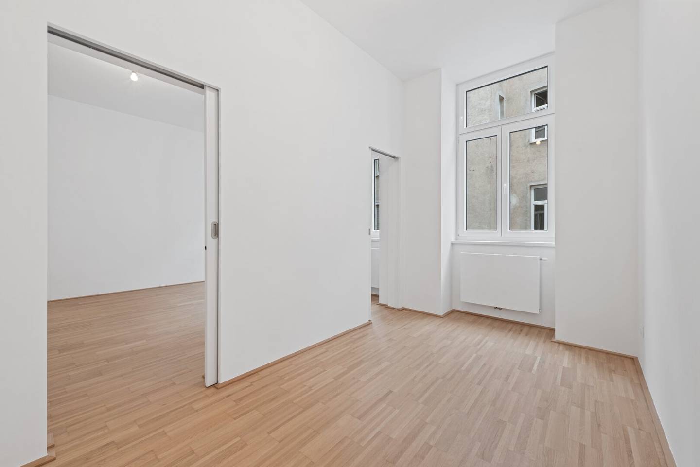 Charming Altbau jewel in a quiet courtyard location near Kutschkermarkt