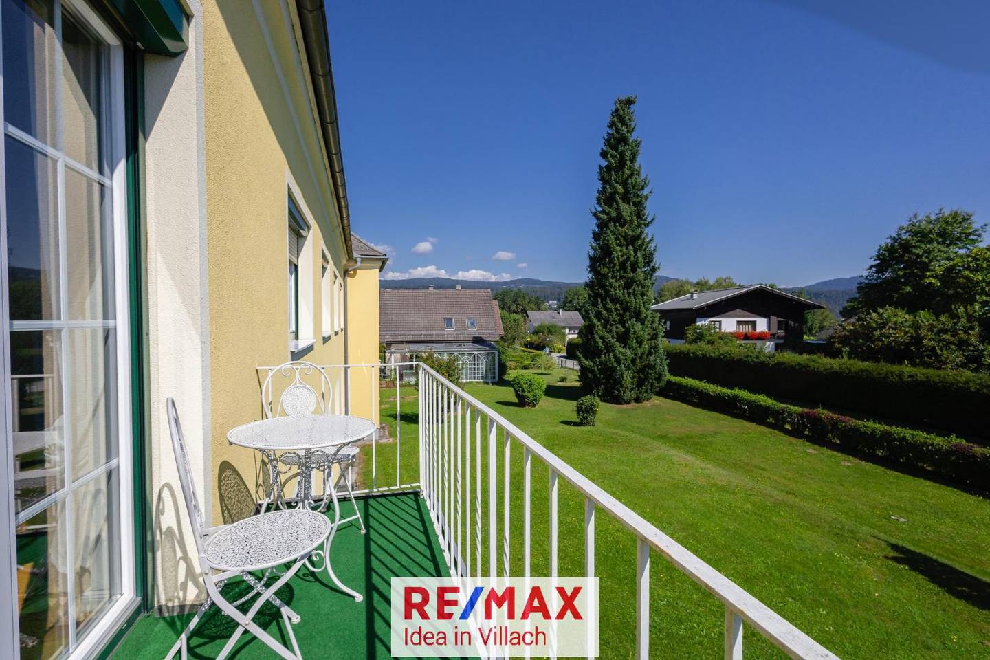 Wohnung mit Balkon und Kachelofen am See
