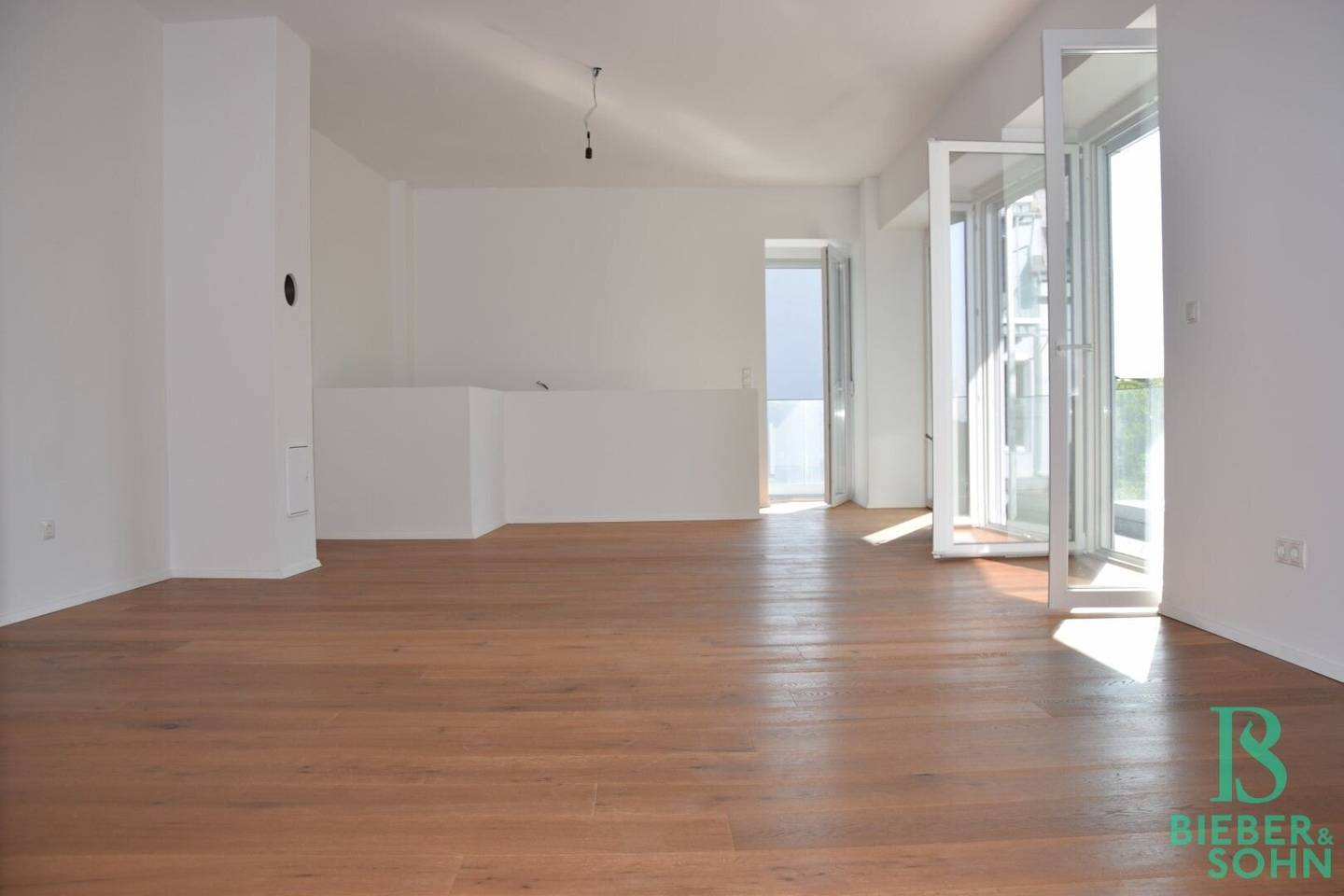 Wohnen im historischen Ambiente - Charmante Maisonette mit großem Südbalkon - Erstbezug nach Sanierung