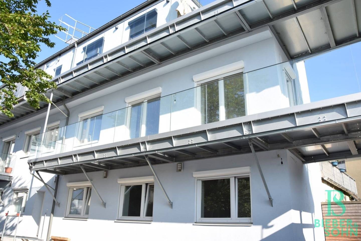 Renovated apartment with large balcony in center