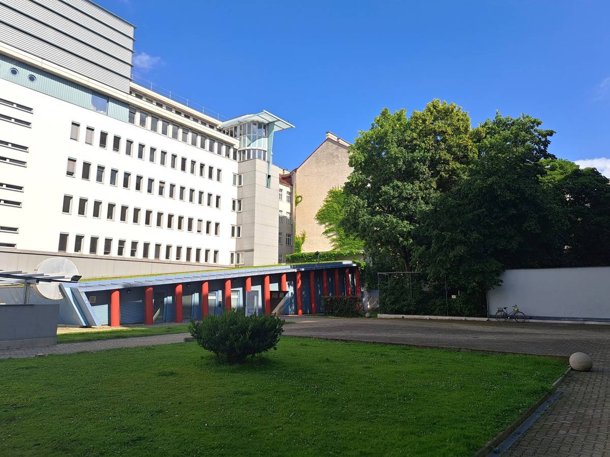 Apartment by the Donaukanal near the city center with generous inner courtyard in a striking building