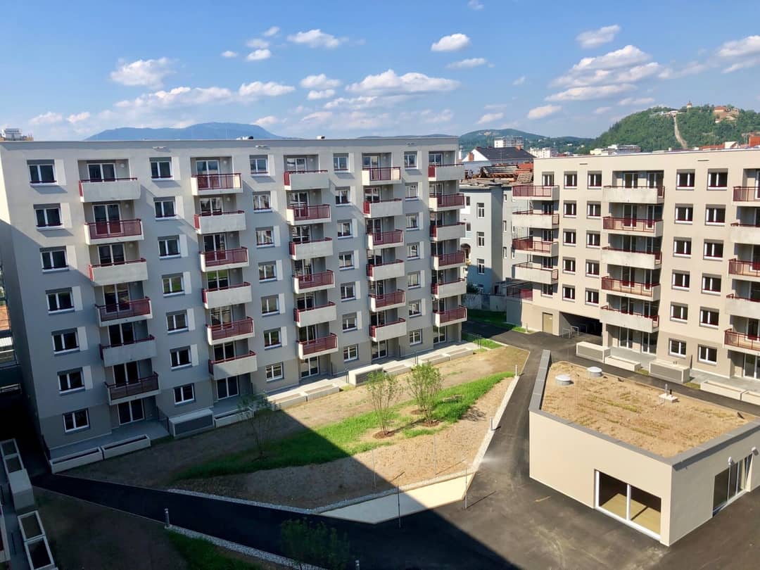 Apartment with loggia and balcony good transport links