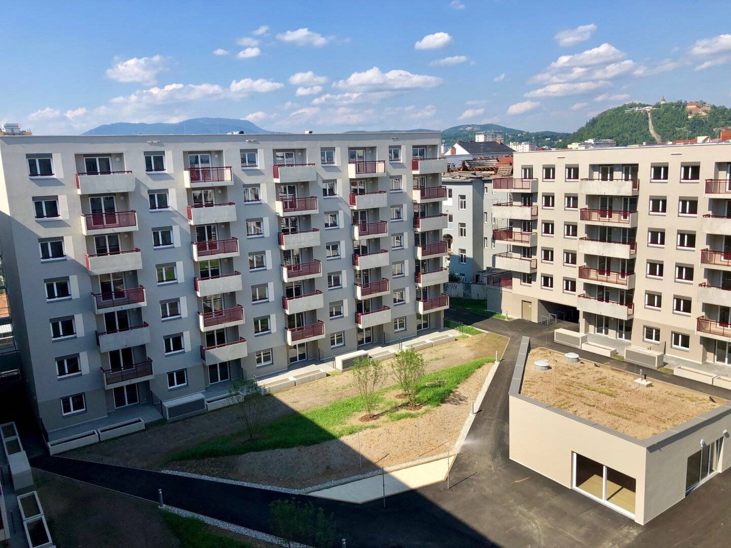 Open-ended apartment with generous outdoor area
