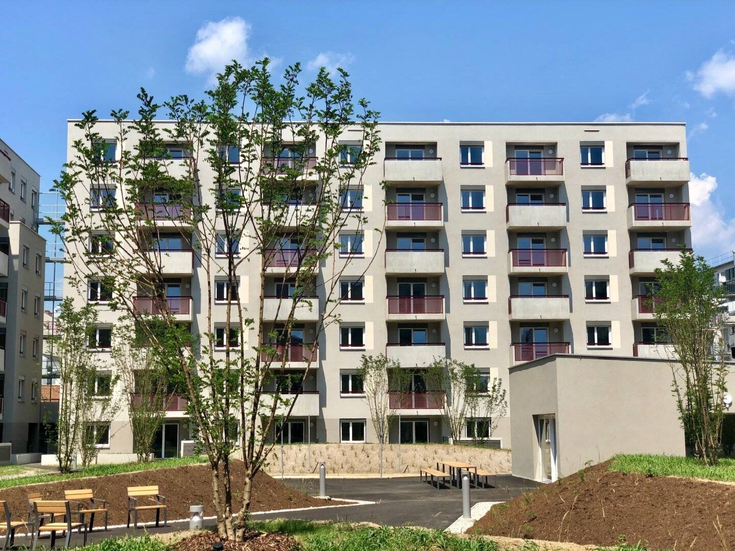 Open-ended apartment with generous outdoor area