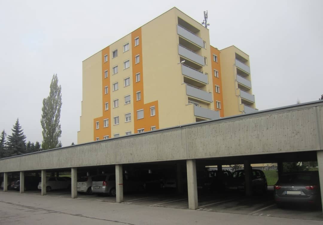 Helle 2 Zimmer Wohnung mit Loggia