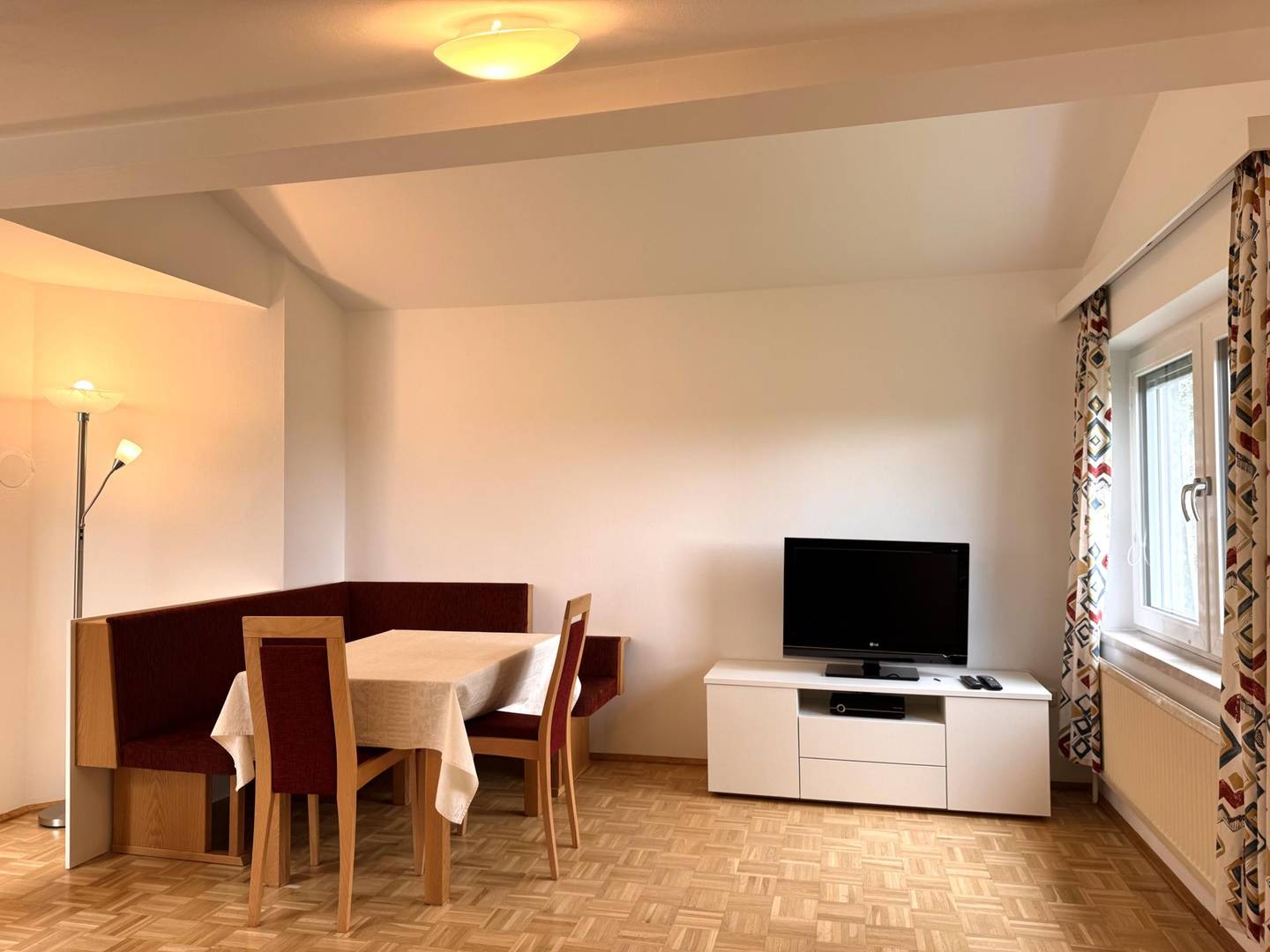 Apartment in quiet green setting near center with garden