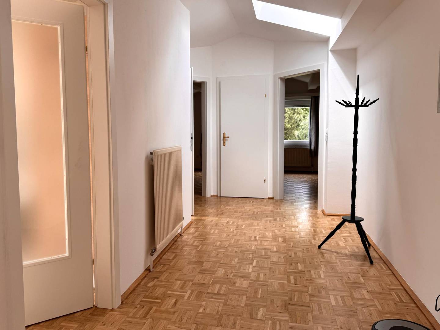 Apartment in quiet green setting near center with garden
