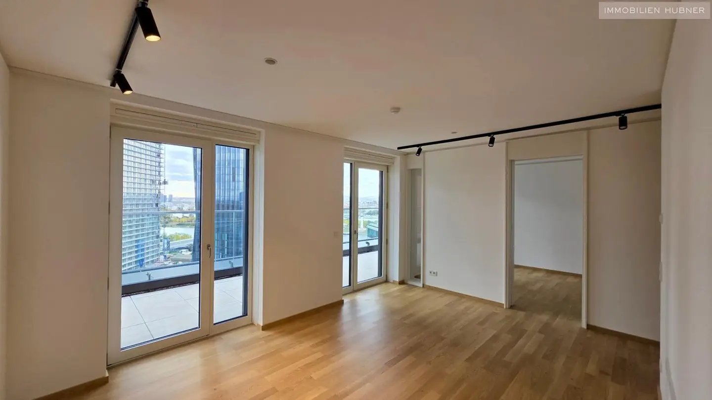 First rental Wohnung with terrace and Danube island view