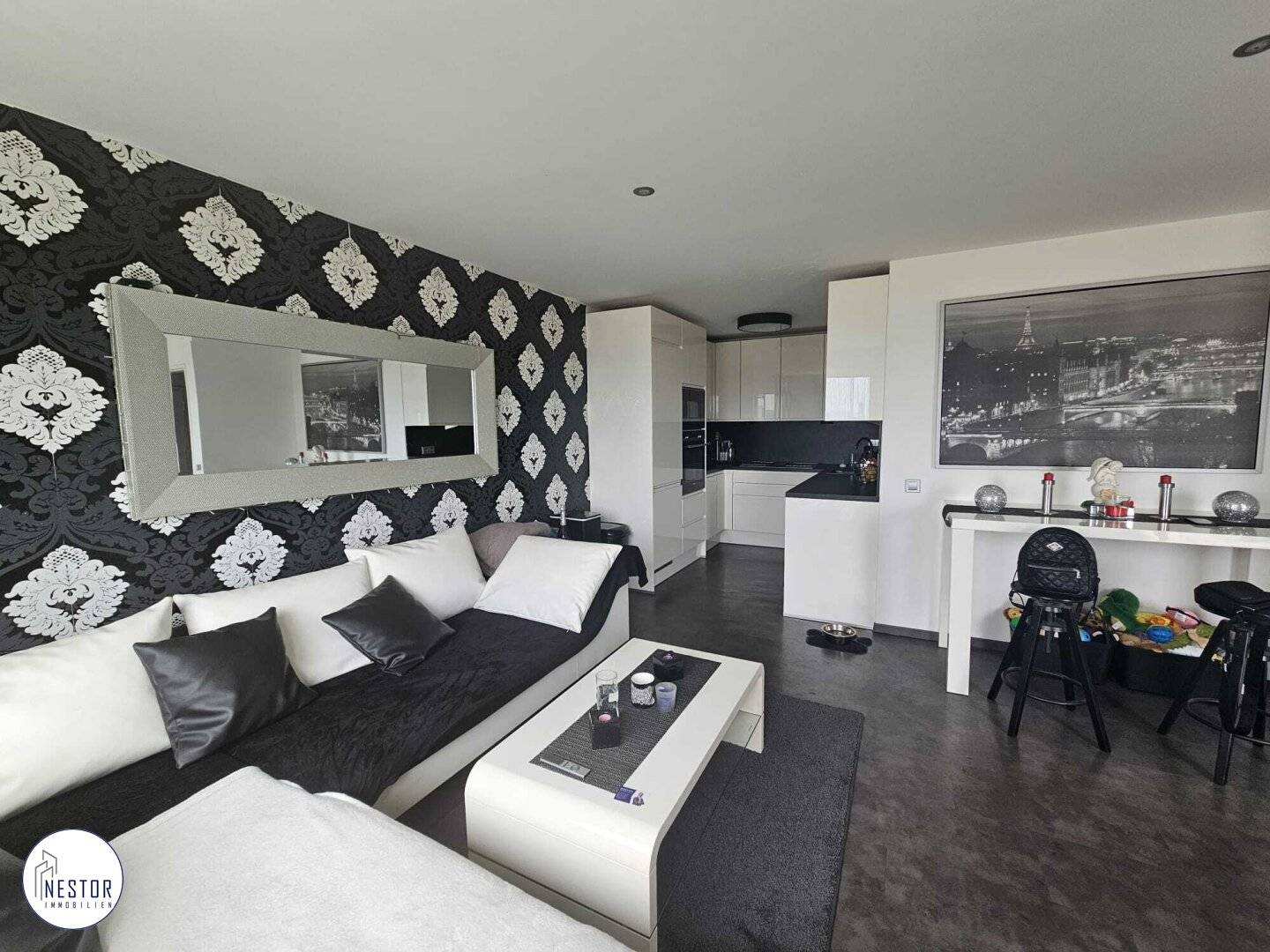 Charmante, vollrenovierte 4-Zimmer-DG-Wohnung mit 2 Terrassen und Fernblick!