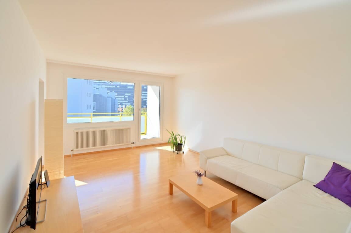 Apartment near U1 with loggia and lift