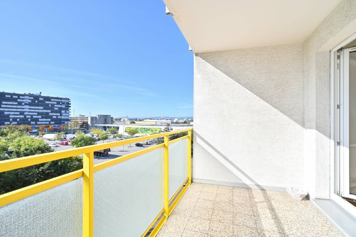 Apartment near U1 with loggia and lift