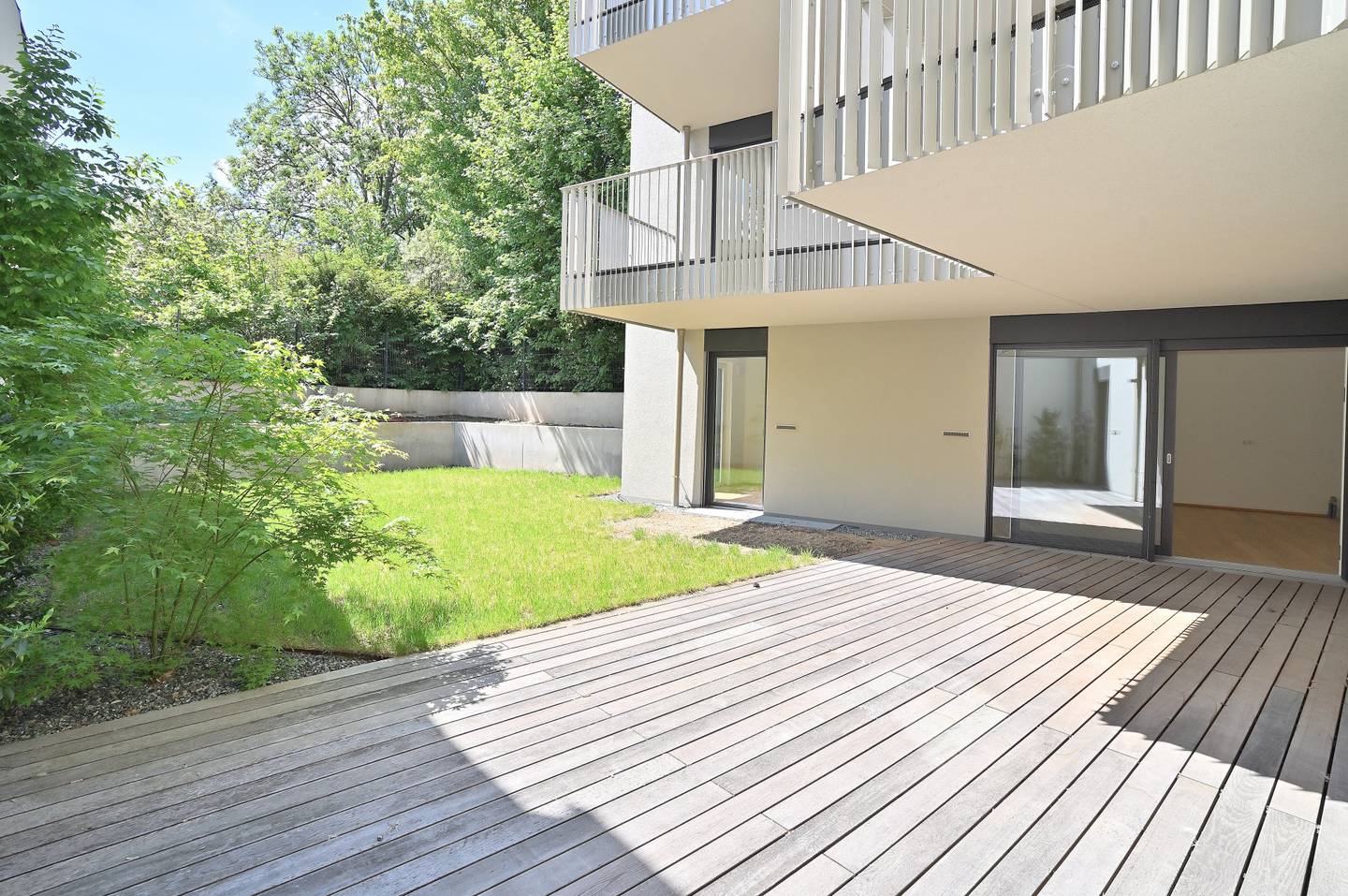 Wohnung mit großzügigem Garten und Terrasse