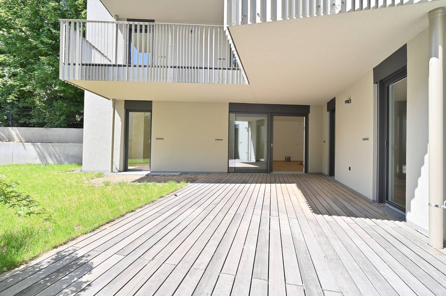 Wohnung mit großzügigem Garten und Terrasse