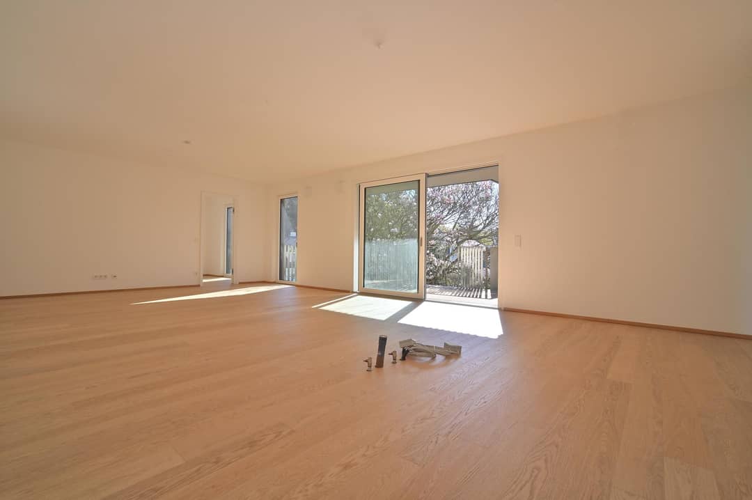 Apartment with a balcony and bright airy rooms