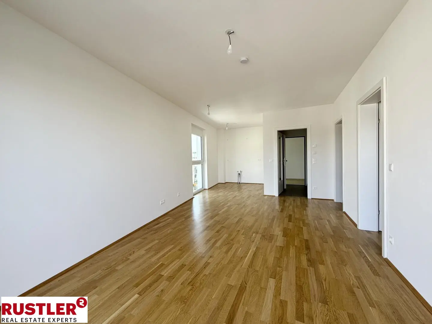 Schluss mit der Wohnungssuche – Ihr neues Zuhause ist bezugsfertig!
2 Zimmer mit privatem Garten