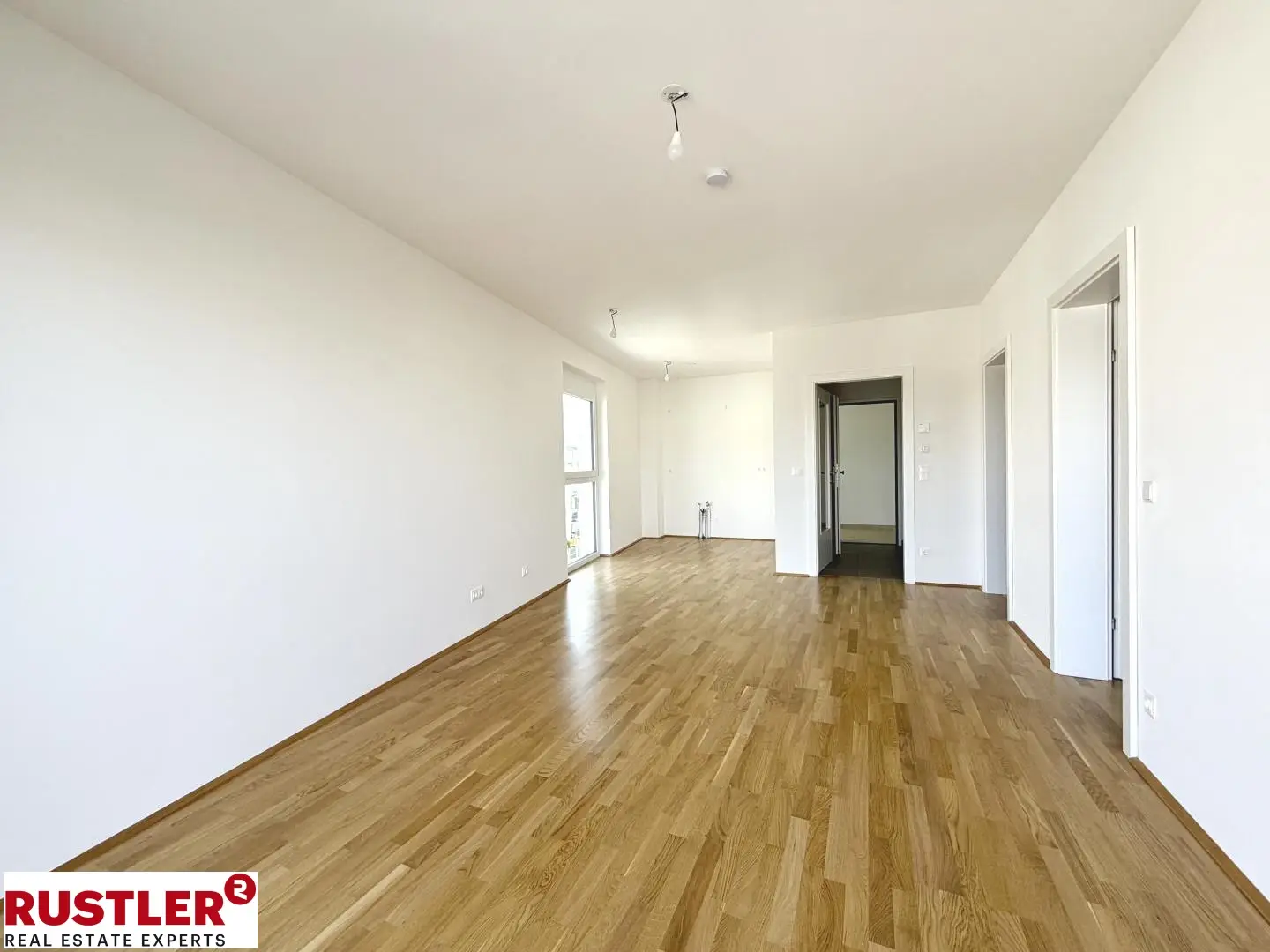 Sonnige 3-Zimmerwohnung mit großem Balkon!
JETZT BEZUGSFERTIG