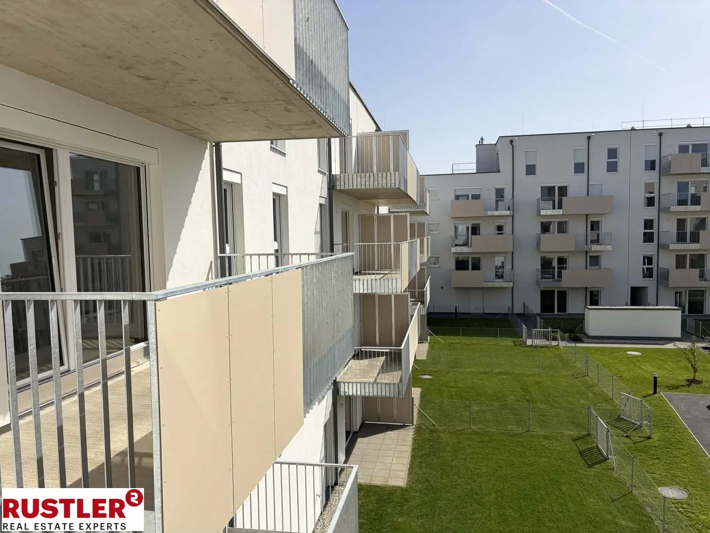 Schluss mit der Wohnungssuche – Ihr neues Zuhause ist bezugsfertig!
2 Zimmer mit privatem Garten