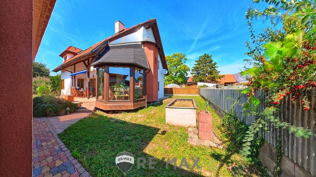 Architektenhaus in Mannswörth: 160 m² Wohnfläche, Garten 664 m²