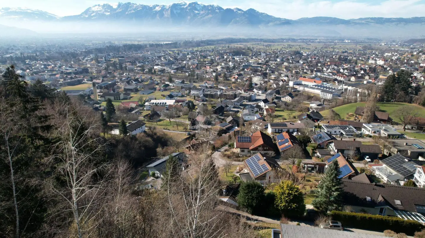 Apartment with large plot and panoramic view in prime location