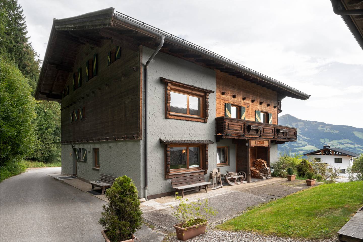 Mehrfamilienhaus in Hopfgarten mit 557 m² WFL, 15 Außenstellplätze