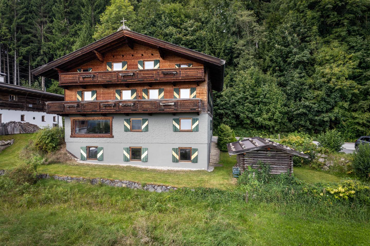 Mehrfamilienhaus in Hopfgarten mit 557 m² WFL, 15 Außenstellplätze