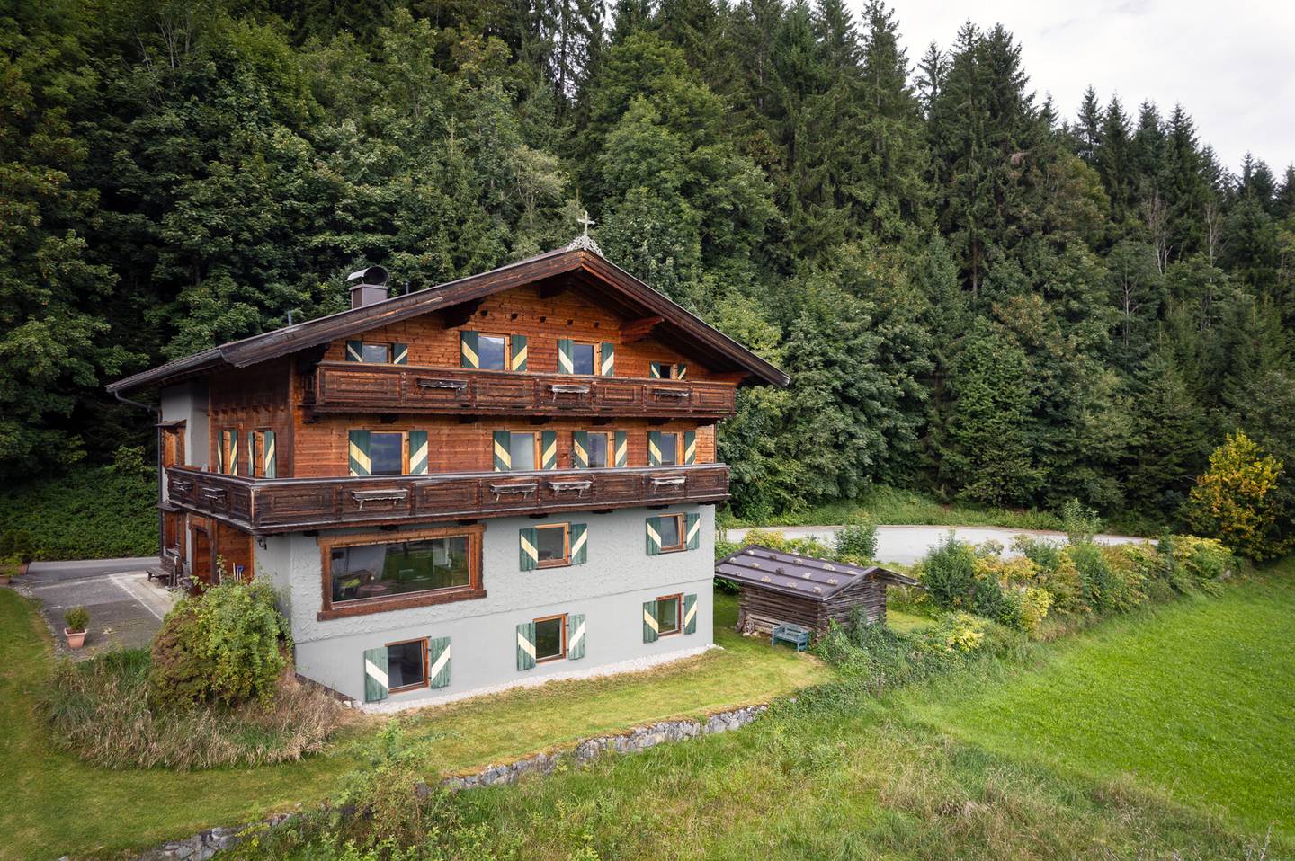 Mehrfamilienhaus in Hopfgarten mit 557 m² WFL, 15 Außenstellplätze