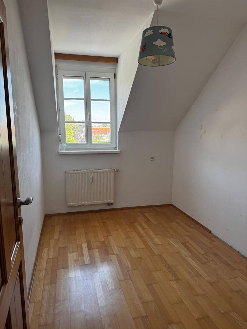 Top floor apartment at Market Square with Carport