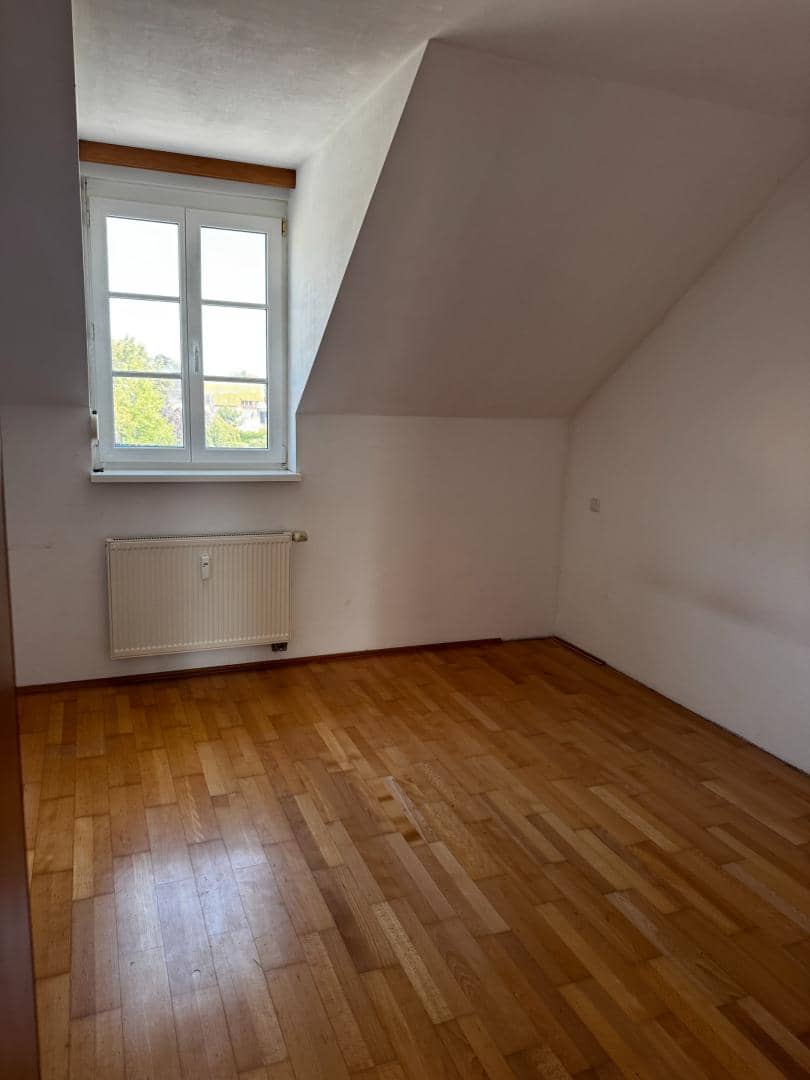 Top floor apartment at Market Square with Carport