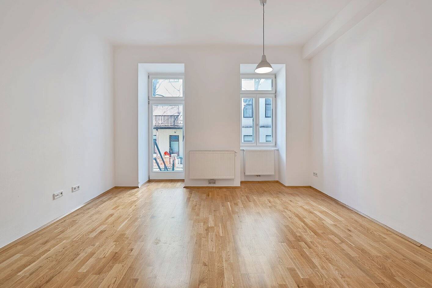 Opportunity to consolidate in an old building with a private garden between Rochusmarkt and Kardinal Nagl-Platz