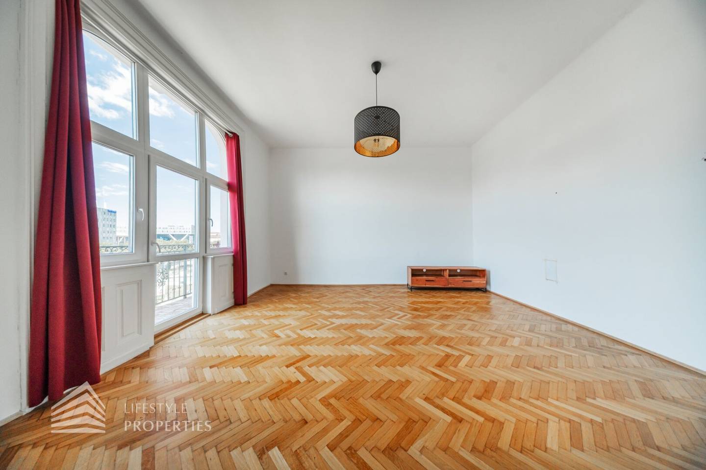 Altbauwohnung mit Balkon nahe Westbahnhof