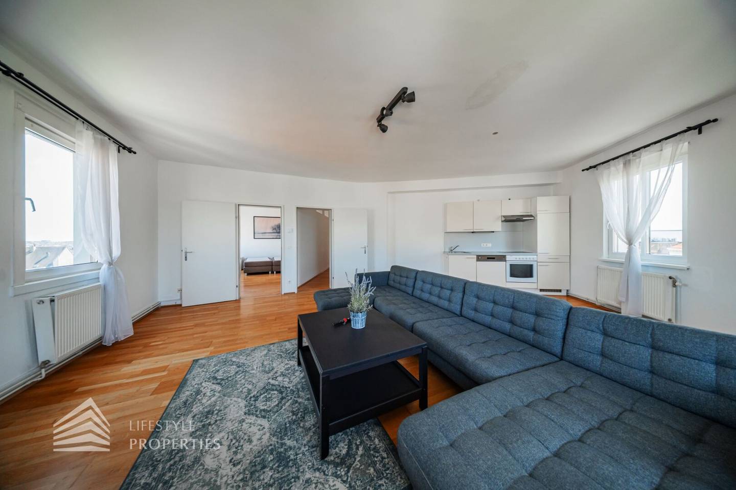 Attic apartment near Westbahnhof bay window