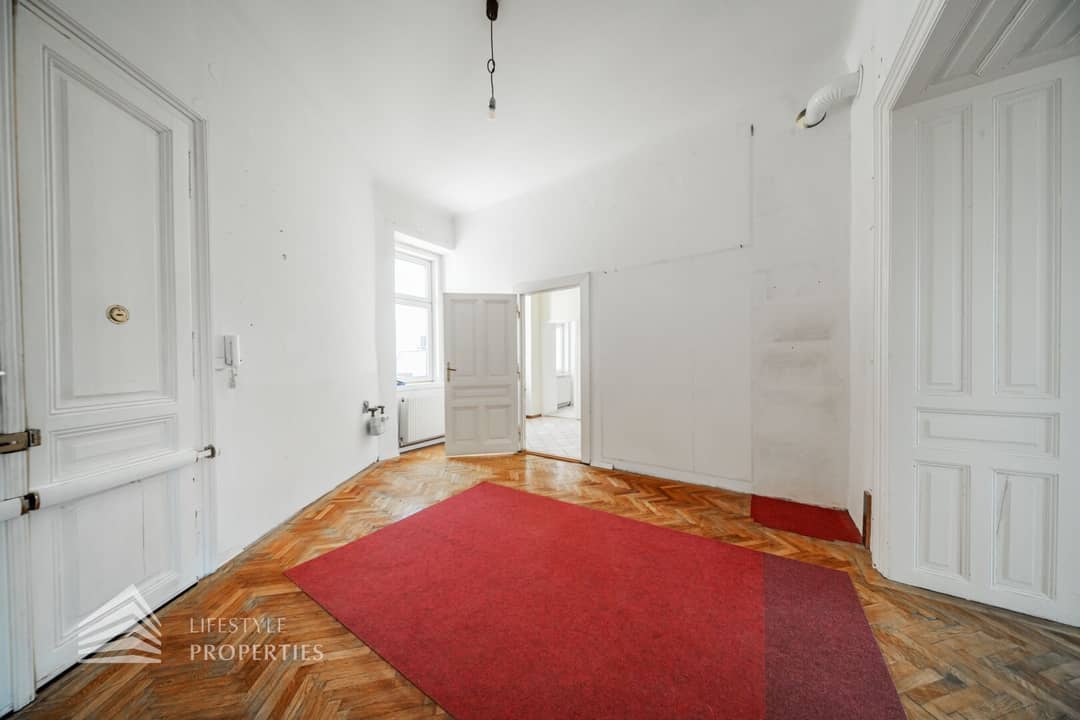 Altbauwohnung mit Balkon nahe Mariahilfer Straße