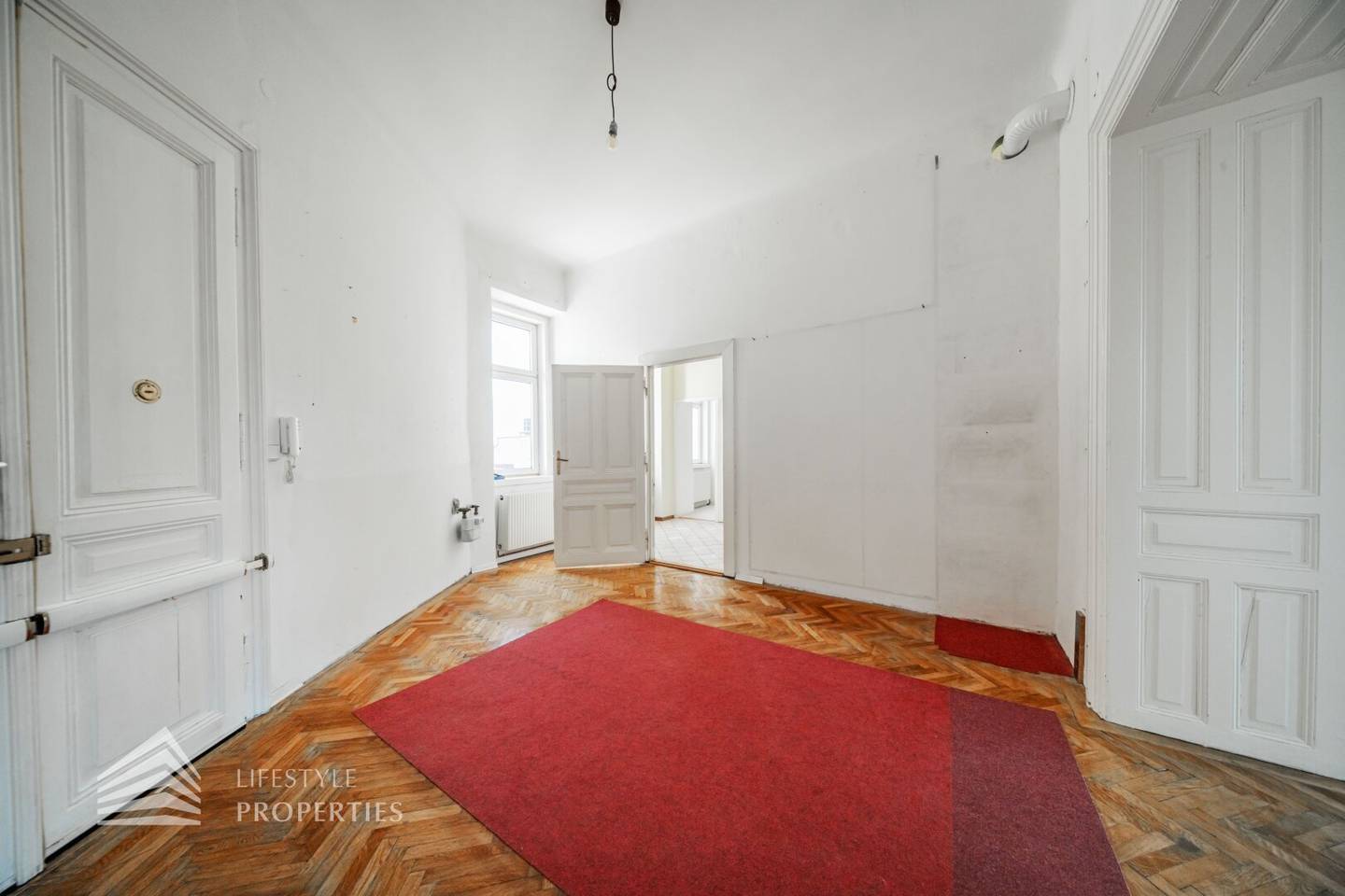 Altbauwohnung mit Balkon nahe Mariahilfer Straße