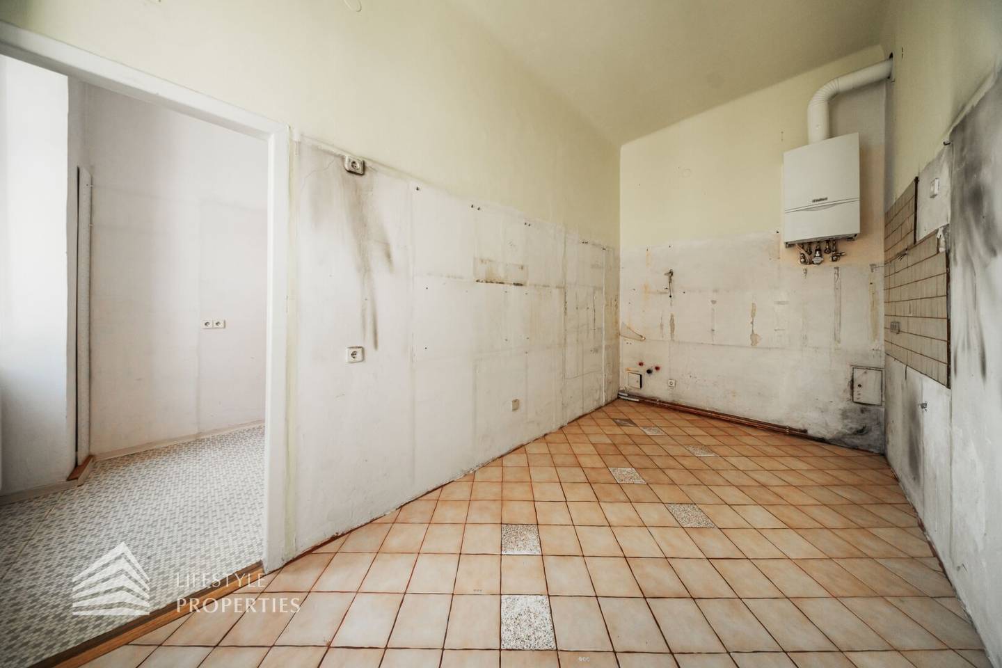 Altbauwohnung mit Balkon nahe Mariahilfer Straße