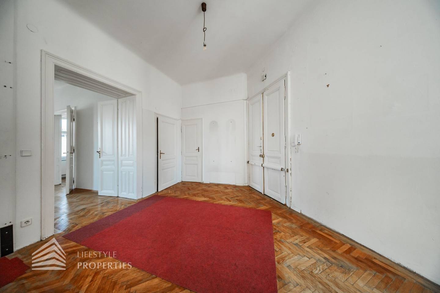 Altbauwohnung mit Balkon nahe Mariahilfer Straße