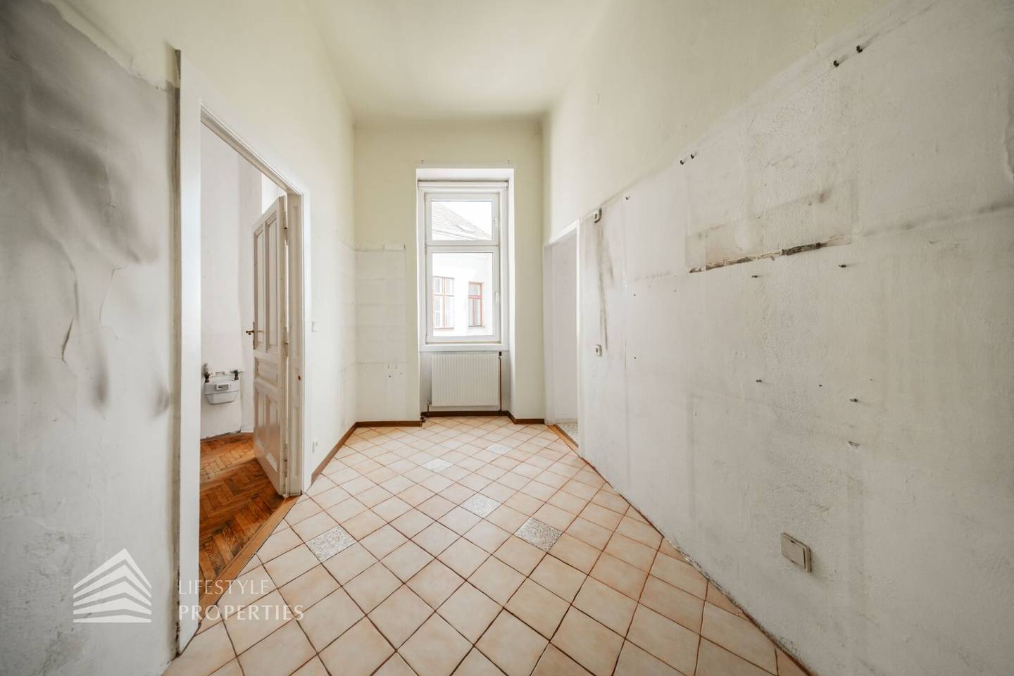 Altbauwohnung mit Balkon nahe Mariahilfer Straße