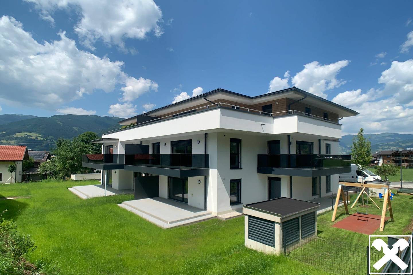 Apartment in quiet central location with mountain view