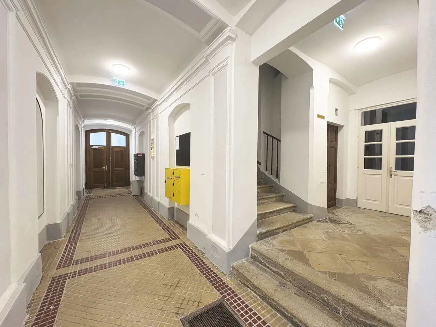 Ground floor apartment in an old building near the Old AKH City Hall