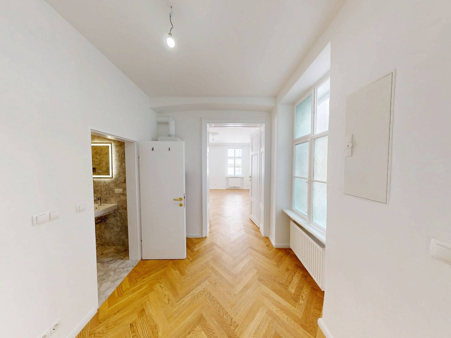 Erstbezug nach Sanierung - Hochwertige 2 Zimmer Altbauwohnung
 - Nahe altes AKH und Rathaus