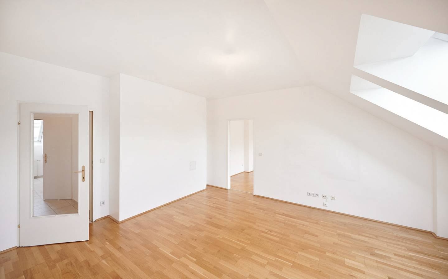 Dachgeschosswohnung nahe Matzleinsdorfer Platz