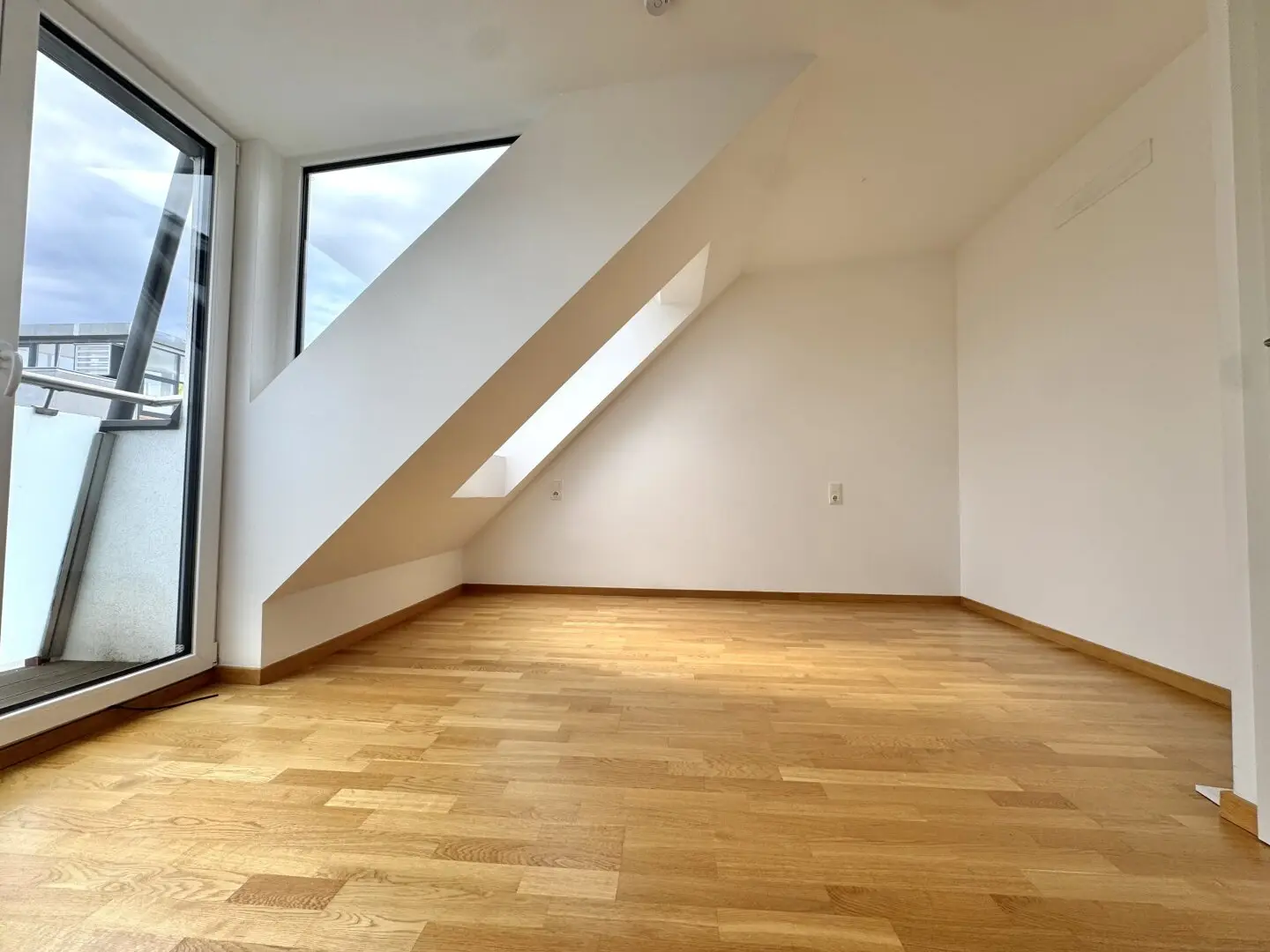 Charming and Bright Top Floor Dream near Hohe Warte - Air Conditioned