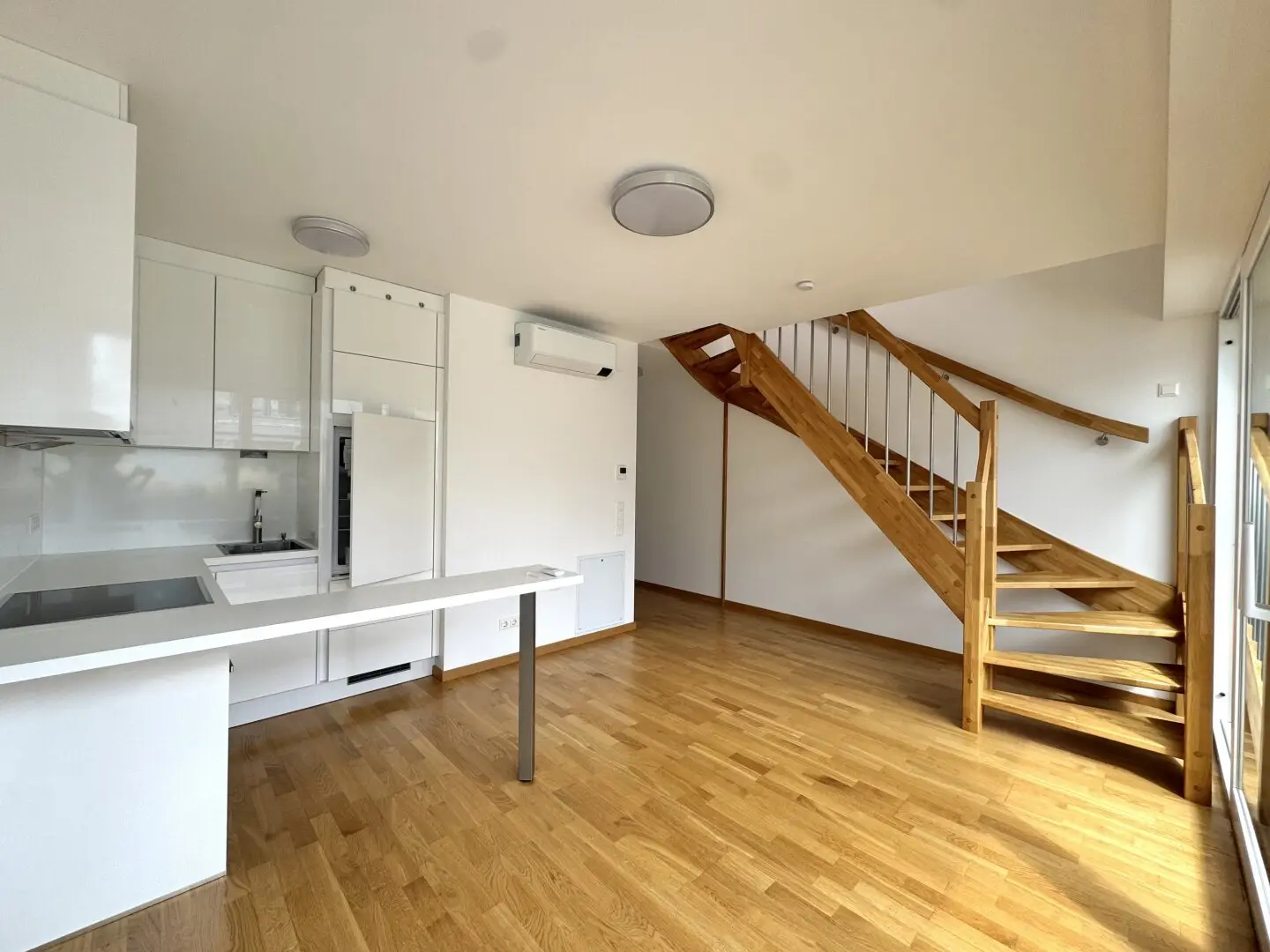 Charming and Bright Top Floor Dream near Hohe Warte - Air Conditioned