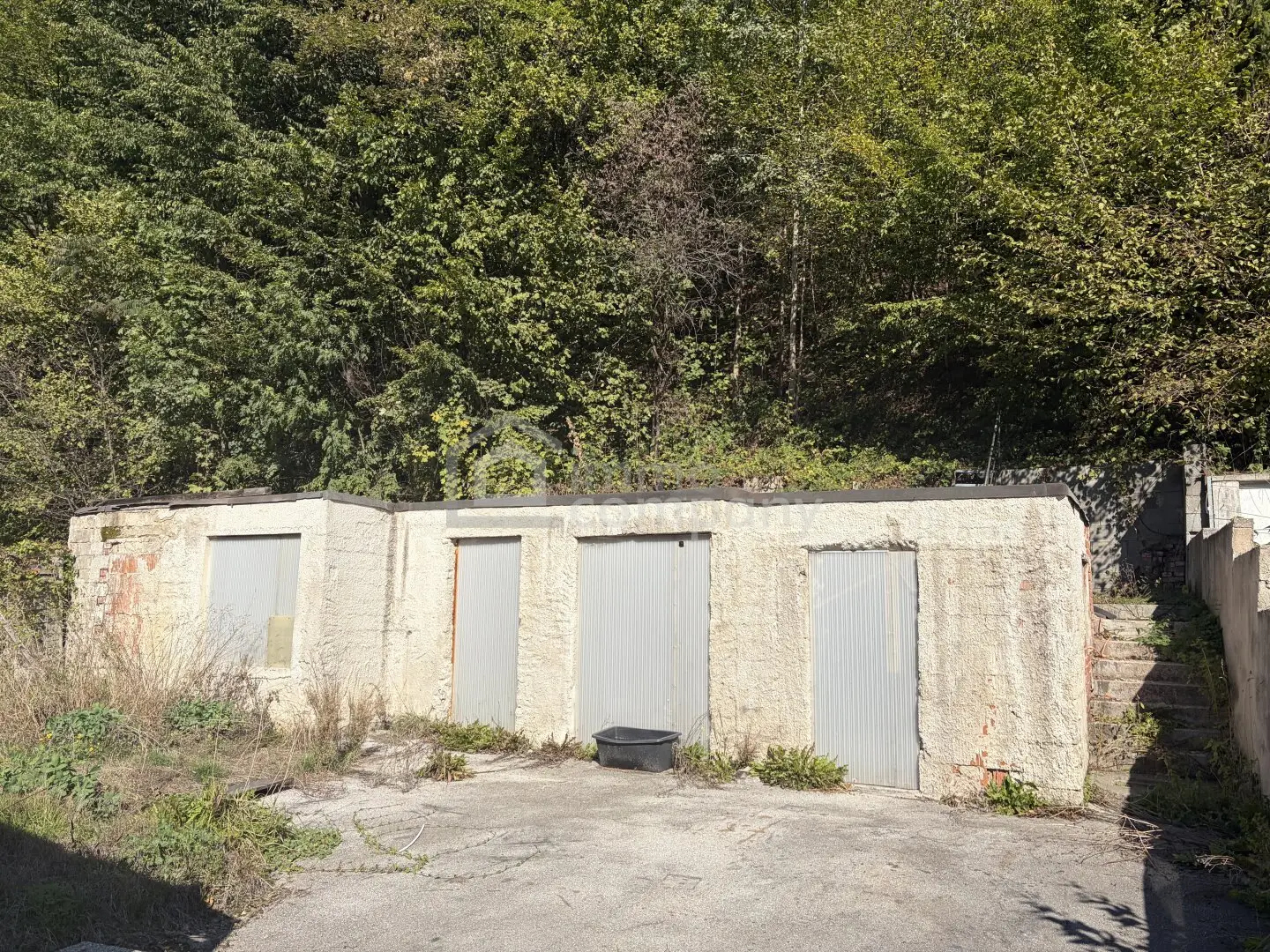 Grundstück mit bestehendem Keller und großem Waldanteil in Pinggau