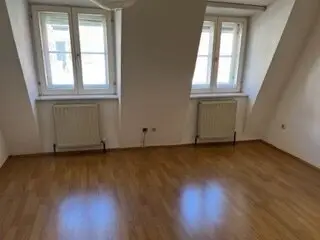HIT!  GÜNSTIG,FREUNDLICH, BEQUEME 2 ZIMMER WOHNUNG IM ZENTRUM !