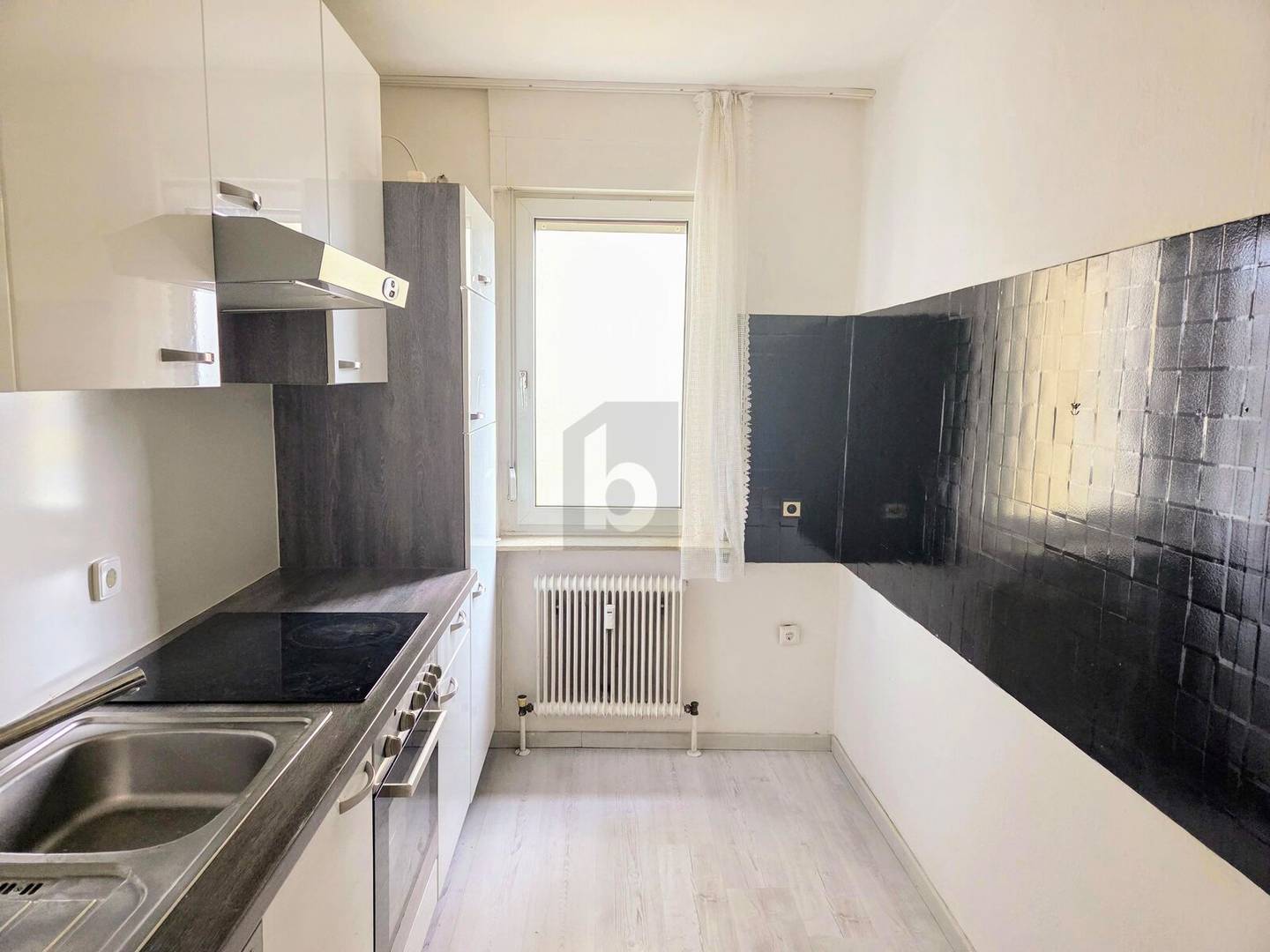 Helle Wohnung nahe Citypark mit Lift und Parkplatz